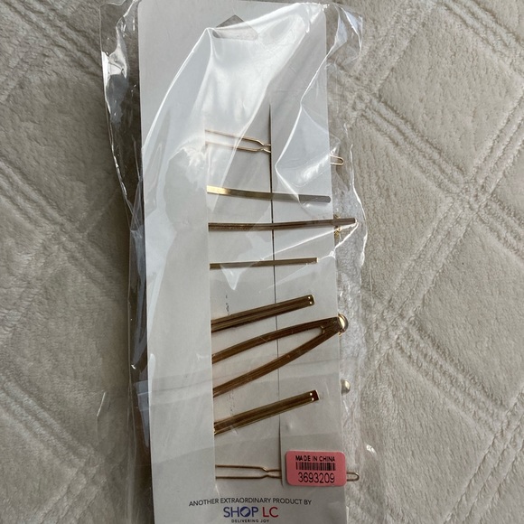 Korean Glam Gear Hair Clips - Picture 4 of 4